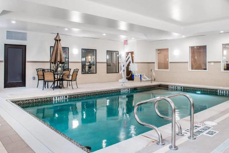 Comfort Inn & Suites Pittsburgh Bagian luar foto