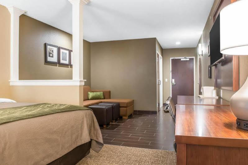 Comfort Inn & Suites Pittsburgh Bagian luar foto