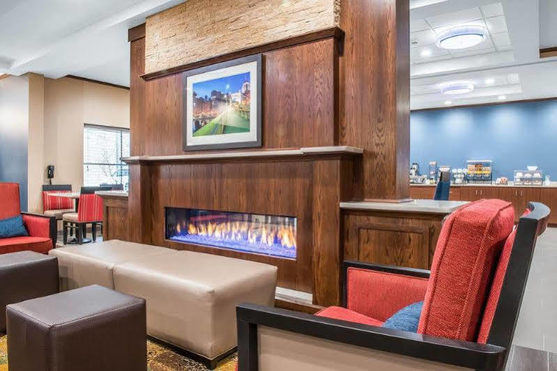 Comfort Inn & Suites Pittsburgh Bagian luar foto